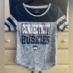 UCONN huskies womens tshirt size M